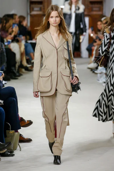 Look 15